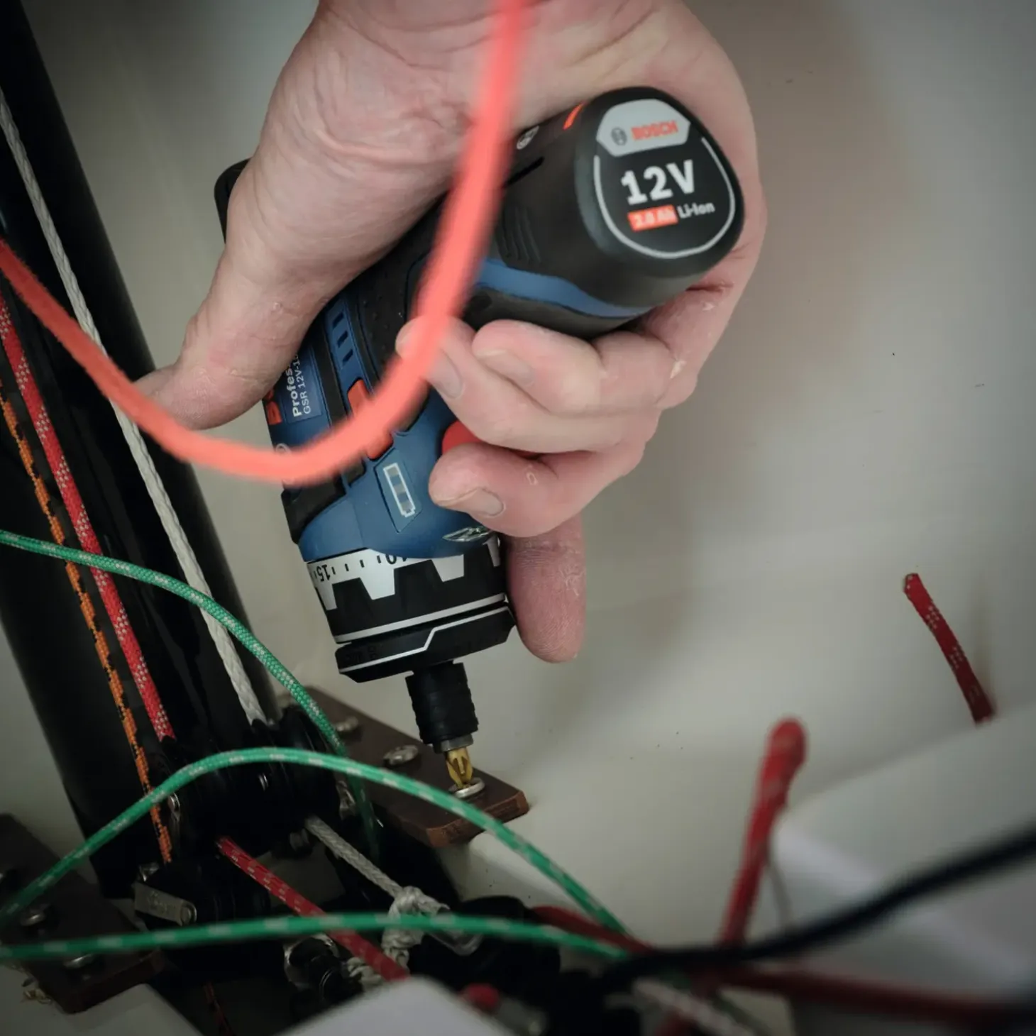 Bosch GSR 12V-15 FC bore/skruemaskine 2x2,0 Ah batteri/lader og L-BOXX