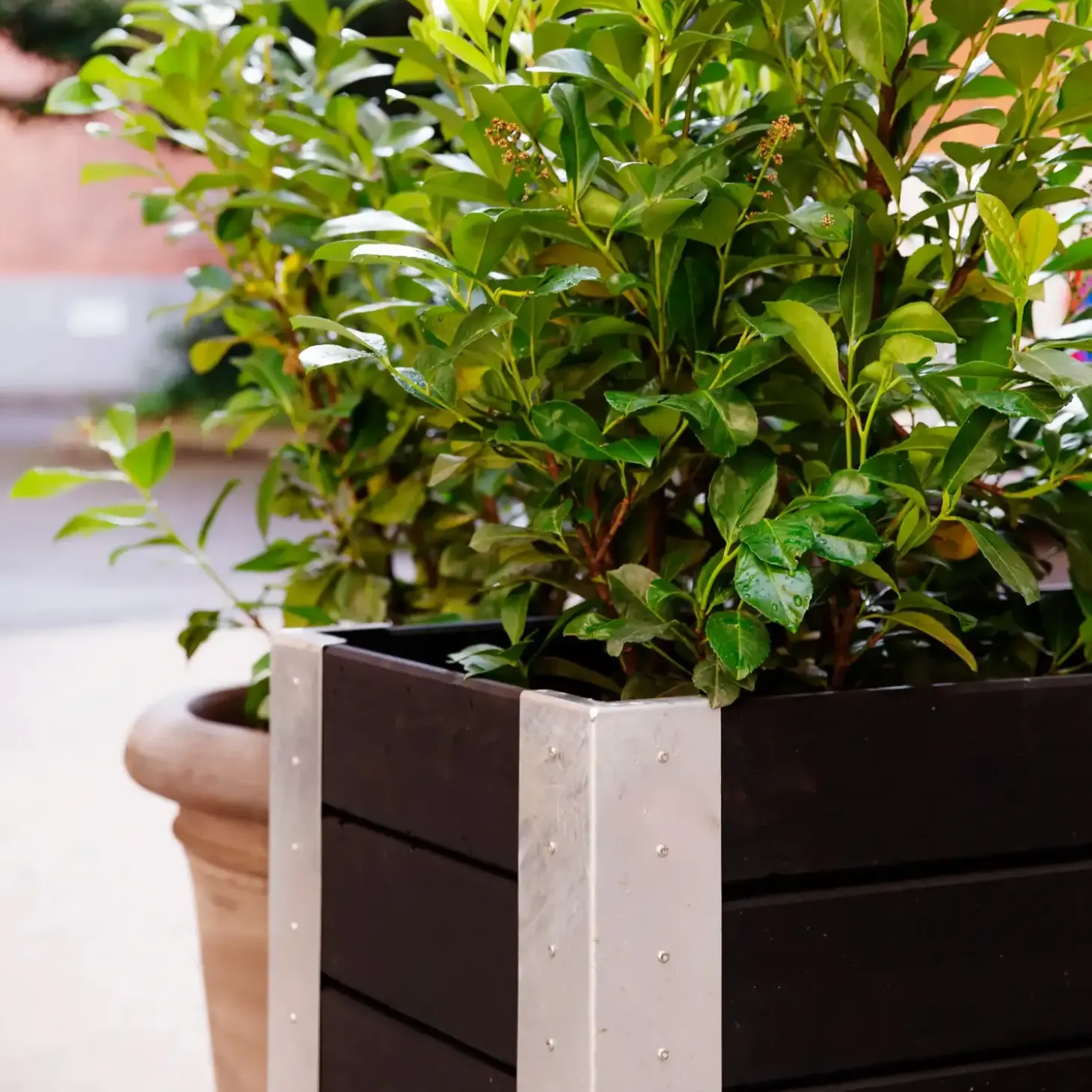 Cubic Blomsterkasse med hjul 120x50x45 cm sort