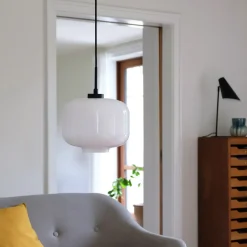 Dyberg Larsen Arp D25 pendel opal/sort