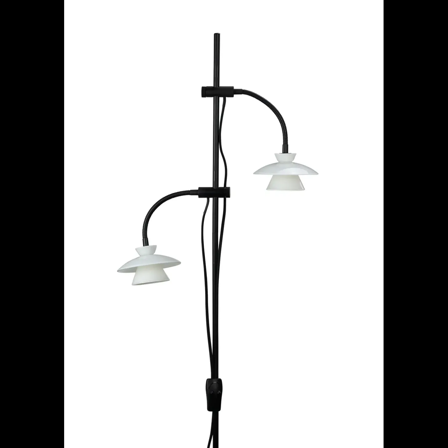 Dyberg Larsen Valby opal gulvlampe G9 sort