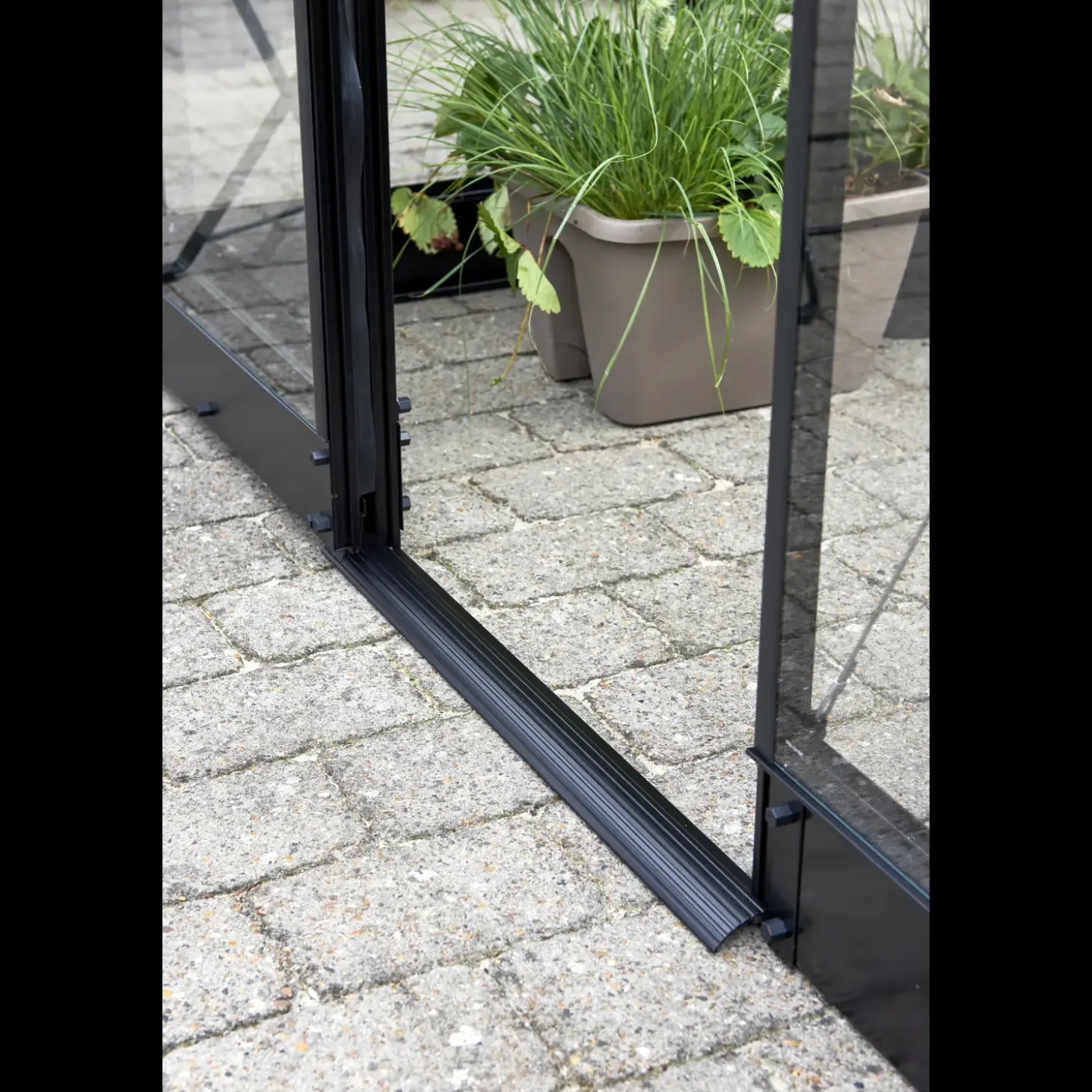 Halls Qube+ 816 drivhus sort med hærdet glas 13,0 m²