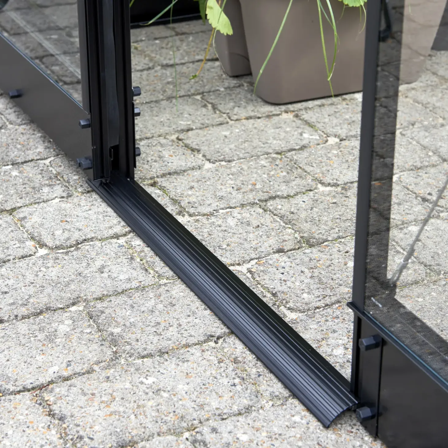 Halls Qube+ 812 drivhus sort med hærdet glas, 9,9 m²