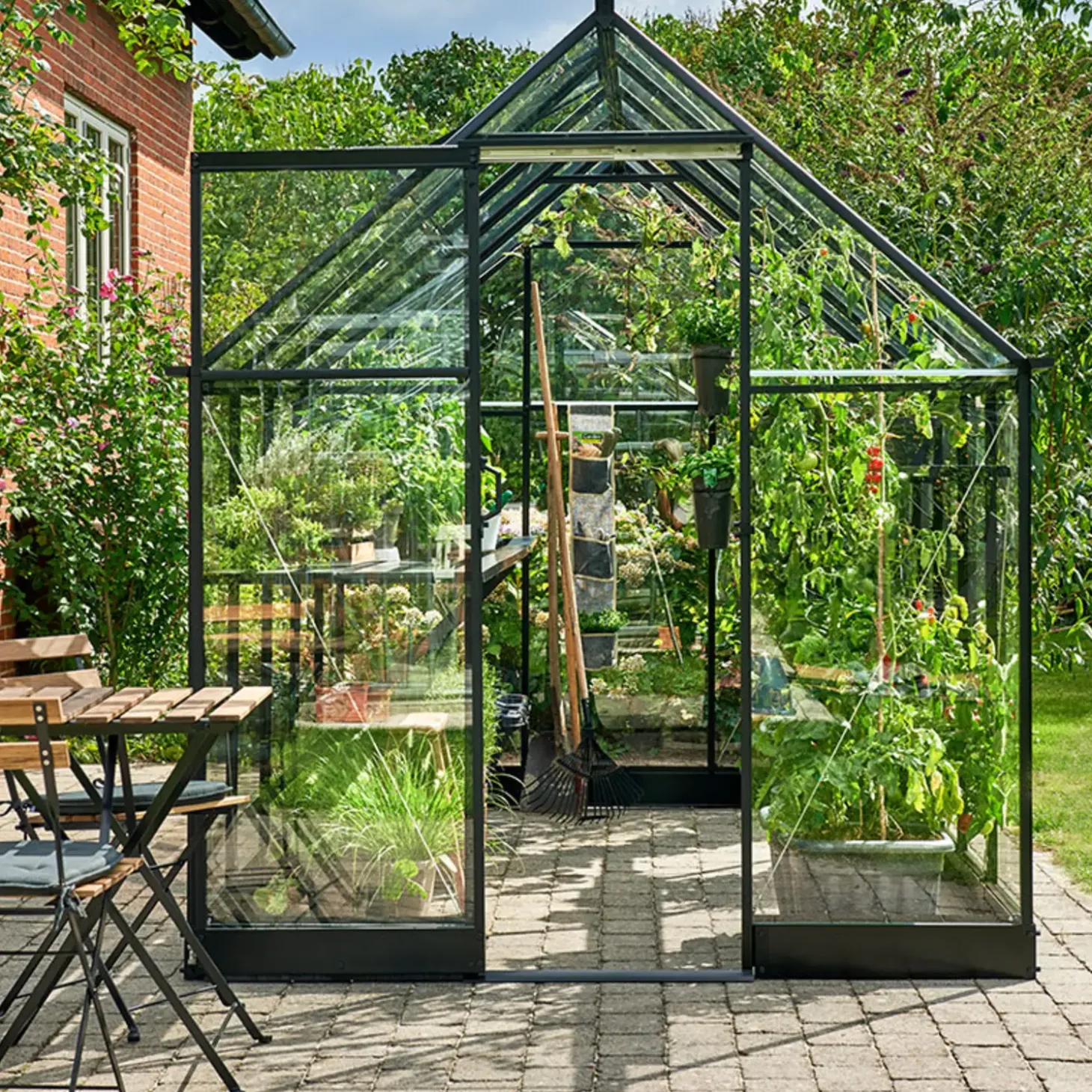 Halls Qube 66 minidrivhus sort med hærdet glas 3,9 m²
