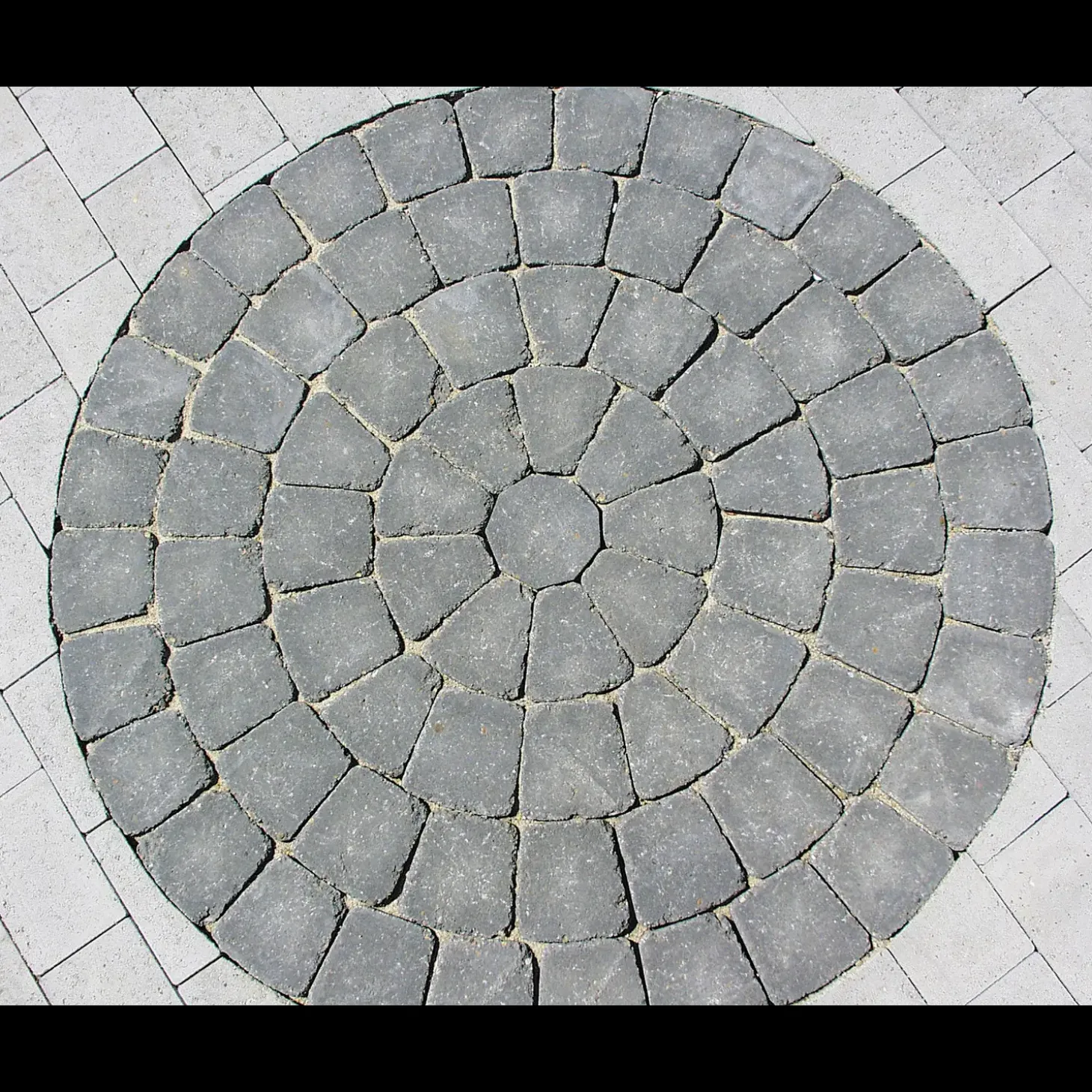 Herregårdssten Flex-line med rumlet kant lille sten grå 14x14x5,25x5 cm