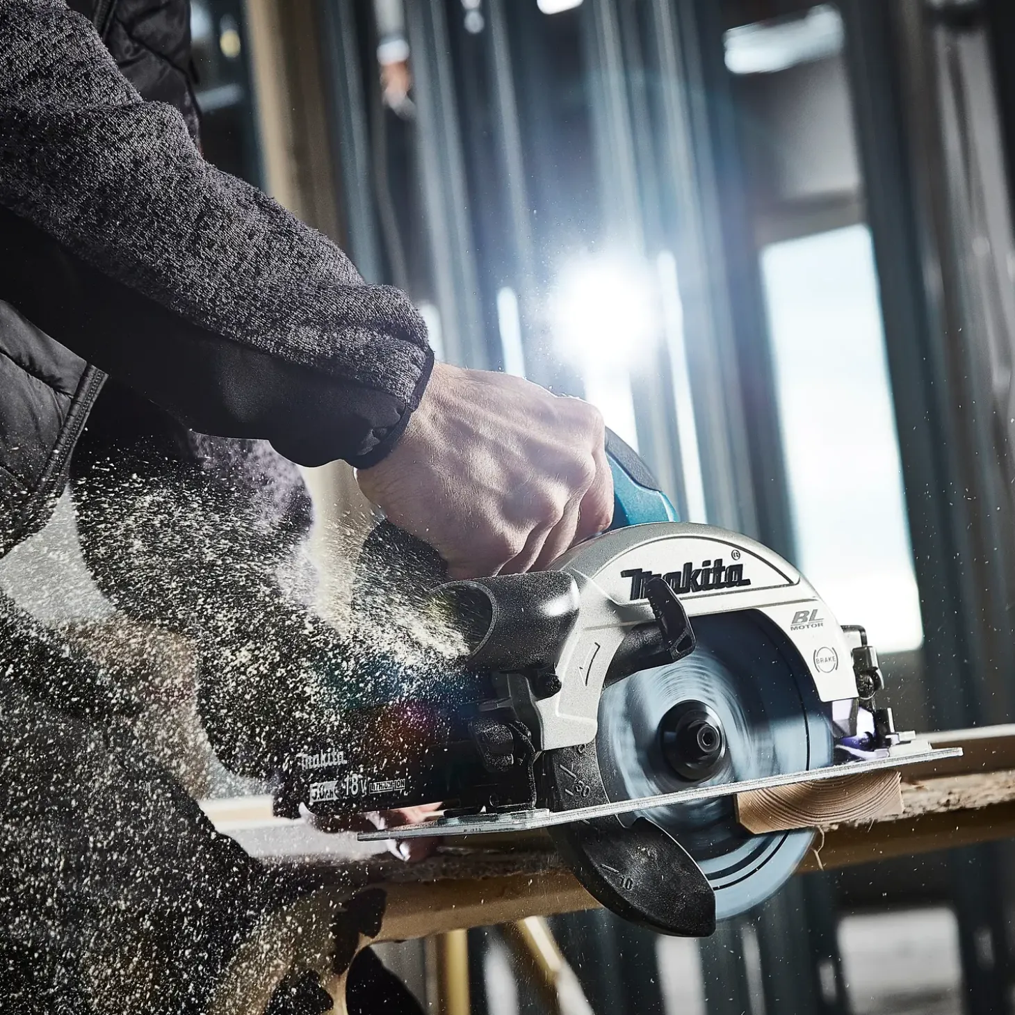 Makita DHS660Z 18V  LXT rundsav solo