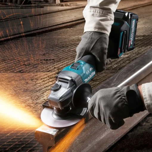 Makita GA005GM201 XGT 40V vinkelsliber 4.0 Ah batteri og lader