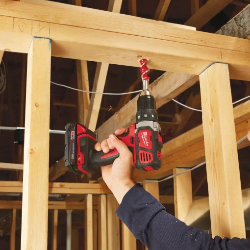 Milwaukee M18 BDD-403C 18V bore-/skruemaskine 3x4.0 Ah batteri og lader