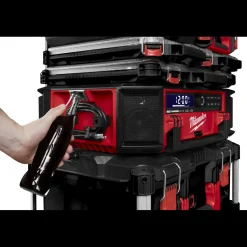 Milwaukee M18 PRCDAB+-0 Packout radio og lader