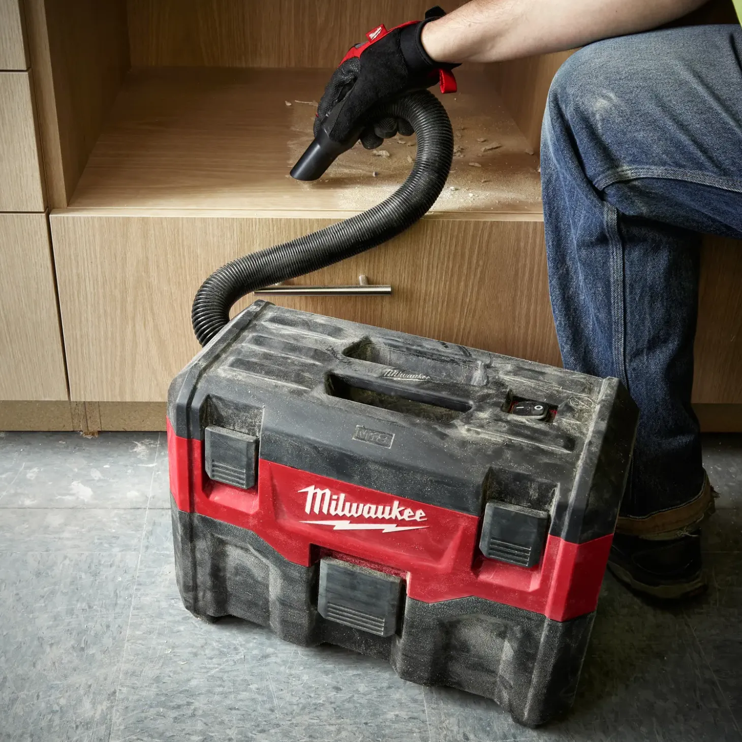 Milwaukee M18 VC2 -0 18V våd/tør-støvsuger solo