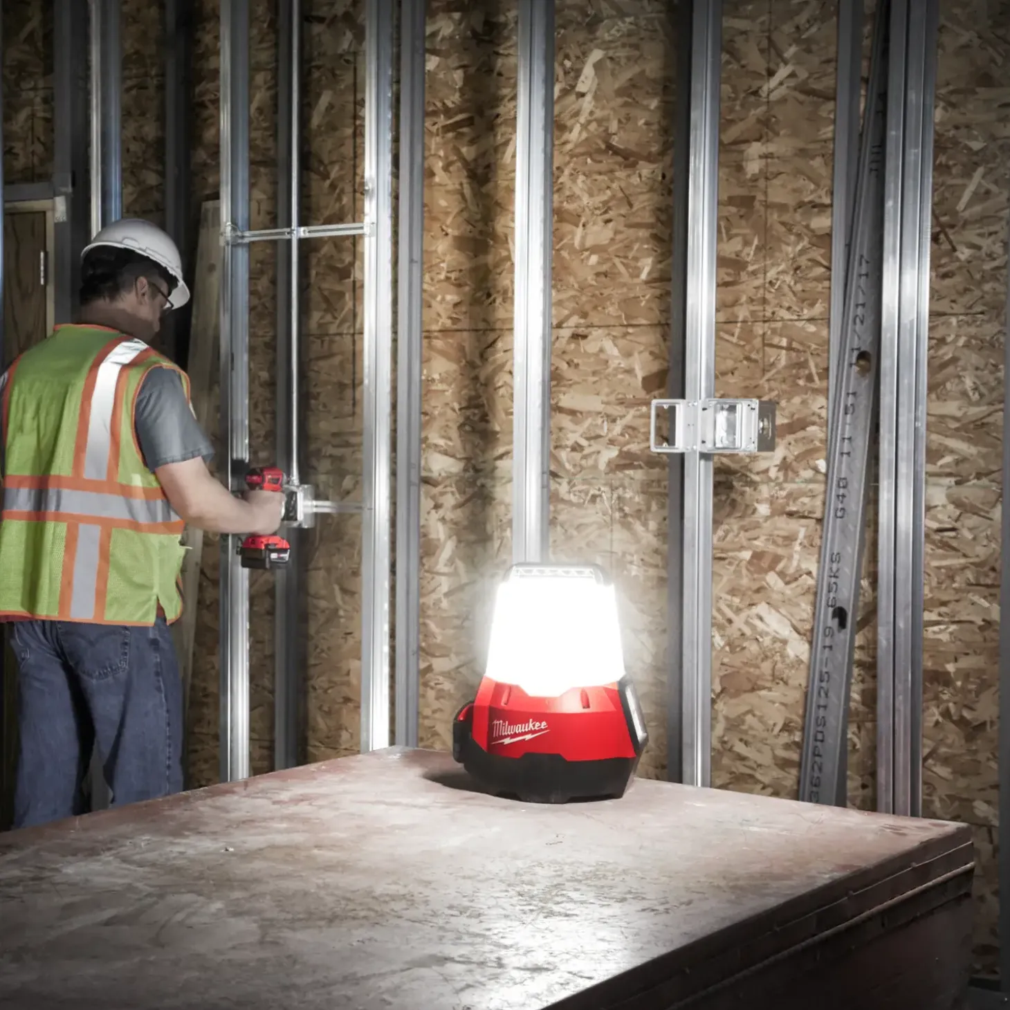 Milwaukee M18TALO områdelampe