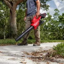 Milwaukee PowerPack M18 FPP2OPL1-501 løvblæser, græstrimmer inkl. 1x5,0 Ah batteri og hurtigoplader