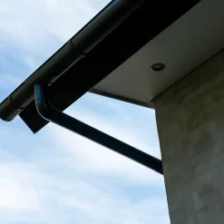 Plastmo tagrende nr. 10, 6 m sort