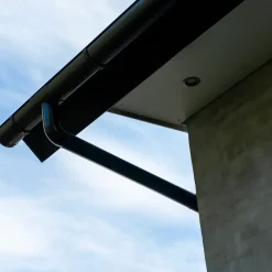 Plastmo tagrende nr. 10, 3 m sort