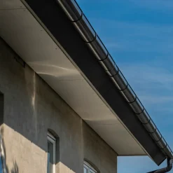 Plastmo tagrende nr. 10, 3 m sort