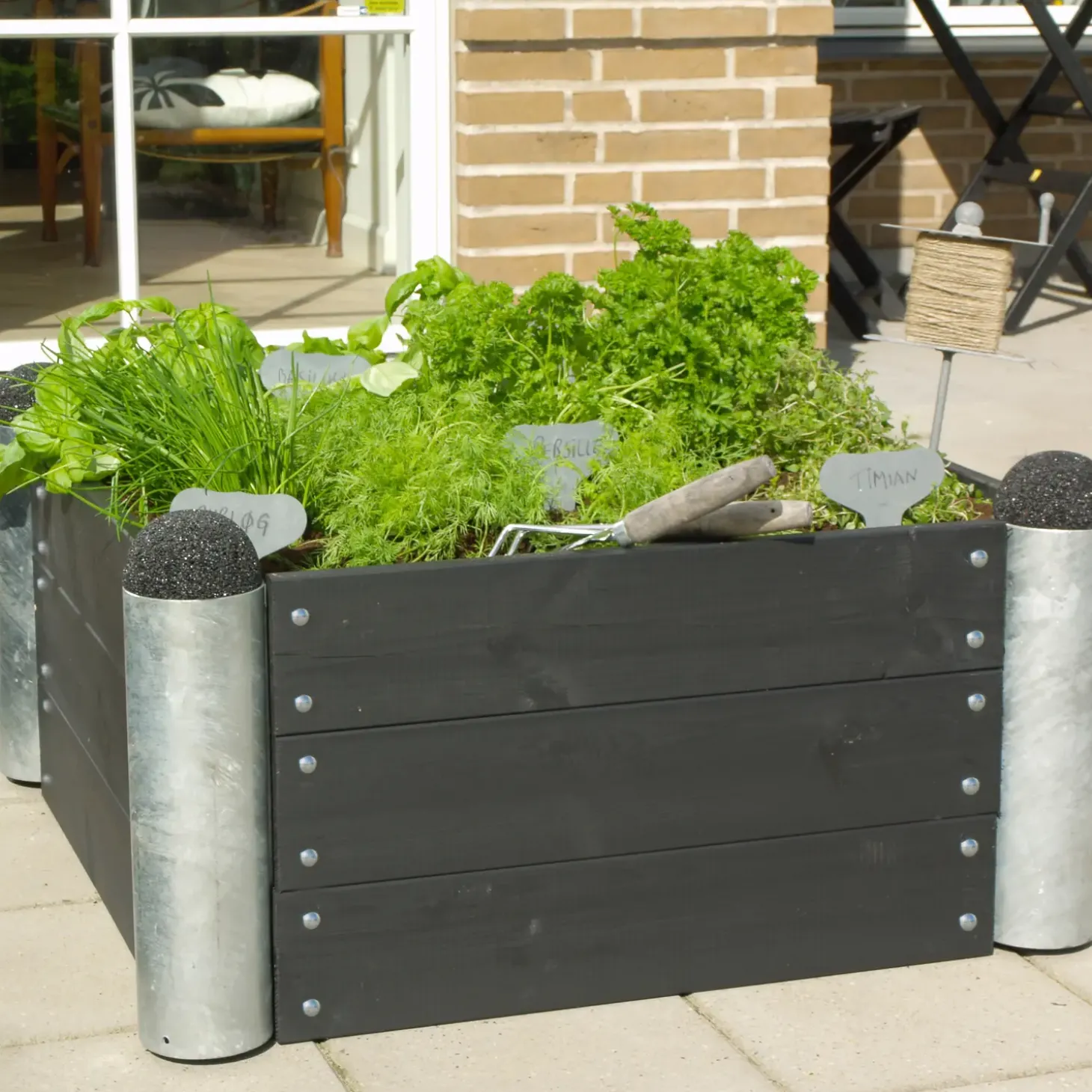 Plus Cubic blomsterkasse med hjul 46x50x45cm sort