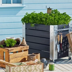 Plus Cubic blomsterkasse med hjul 87x50x45 cm sort