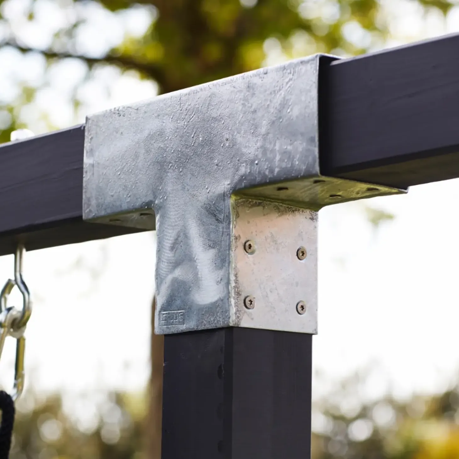 Plus Cubic Gyngestativ inkl. 2 gråsorte gyngesæder sort