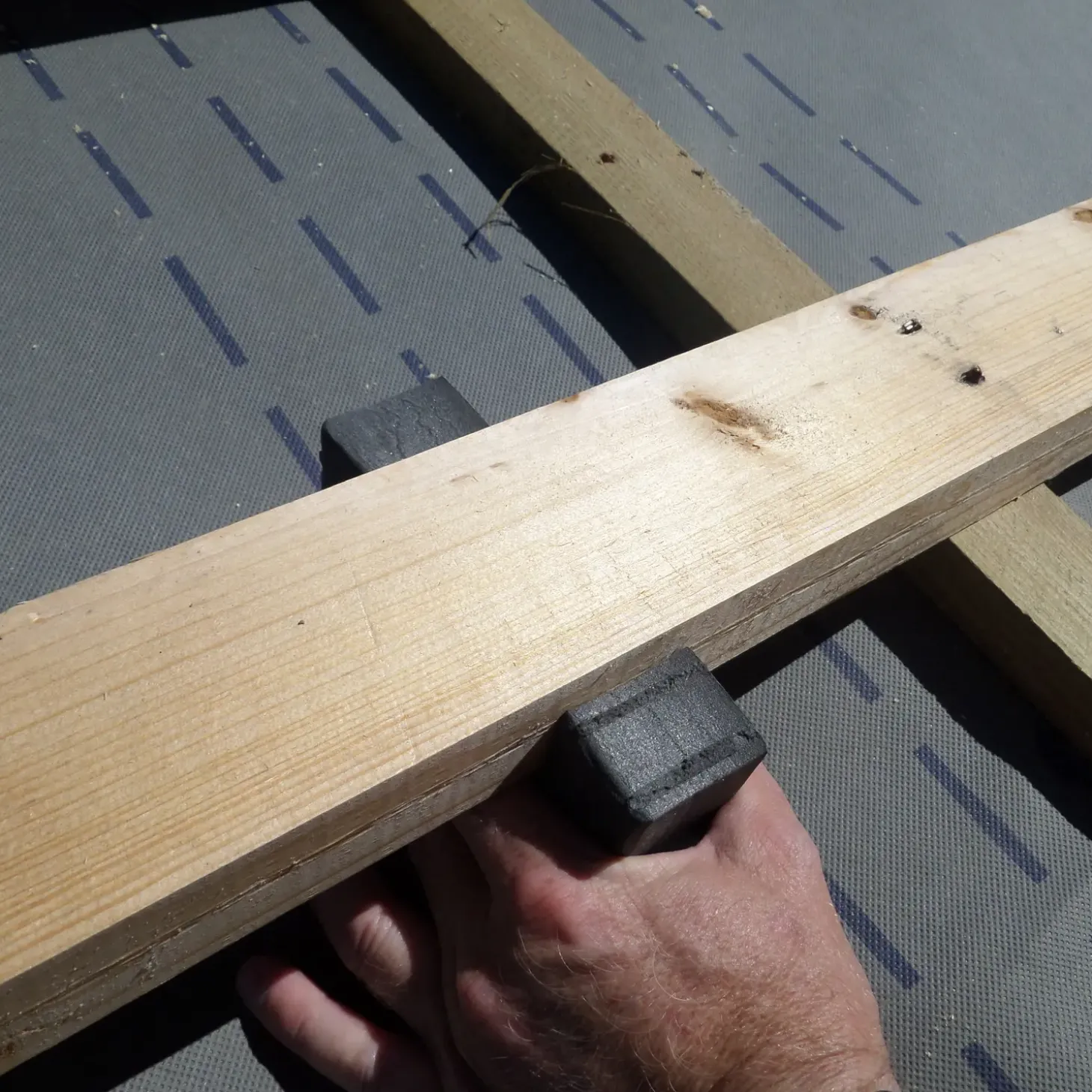 Roof It undertagsstrammer PE grafitgrå ark af 34 klodser