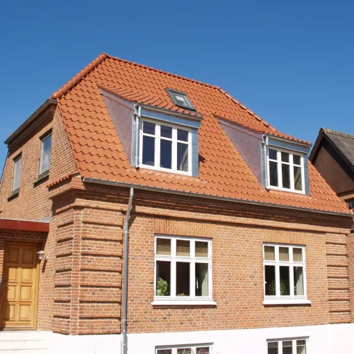 RT841 Laumans vingefalstagsten, rød engoberet