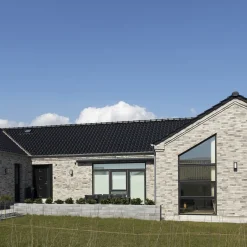 RT856 Laumans vingefalstagsten, sort mat-glaseret