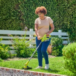 Ryobi kombisæt 18V ONE+ plæneklipper/græstrimmer 4,0Ah batteri og lader