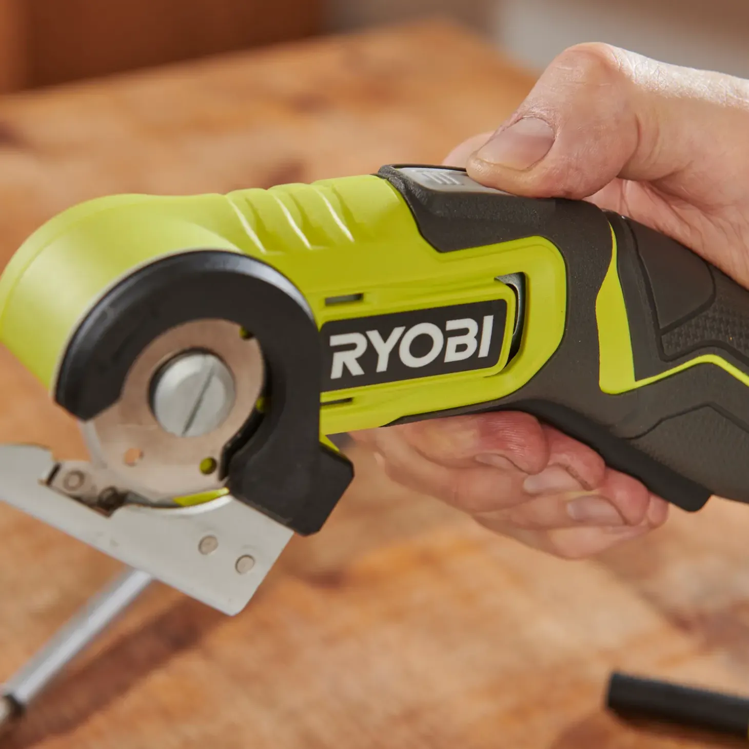 Ryobi RCT4-0 4V universalsaks USB Lithium solo