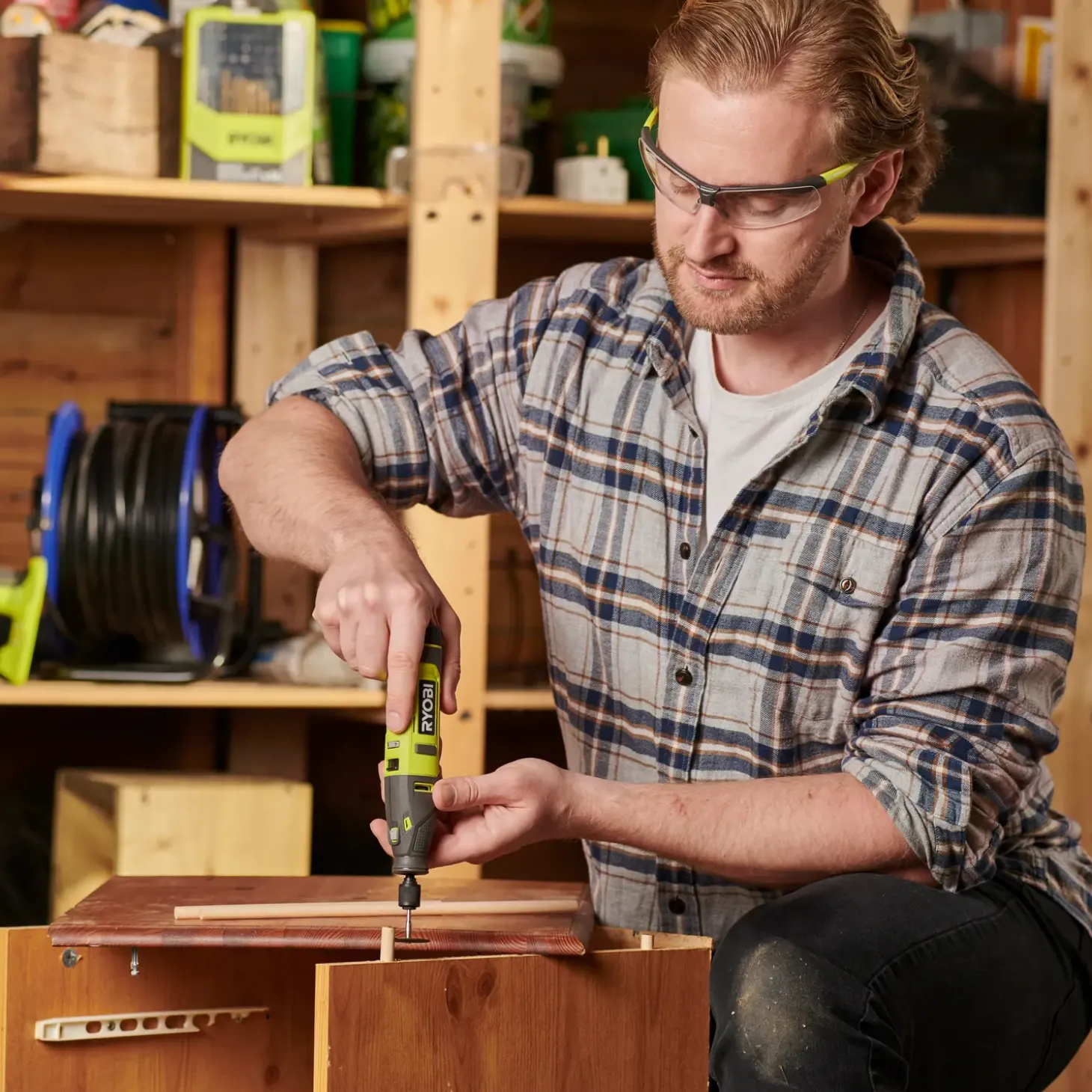 Ryobi RRT4-120GA15 4V USB multiværktøj, med 15 tilbehørsdele