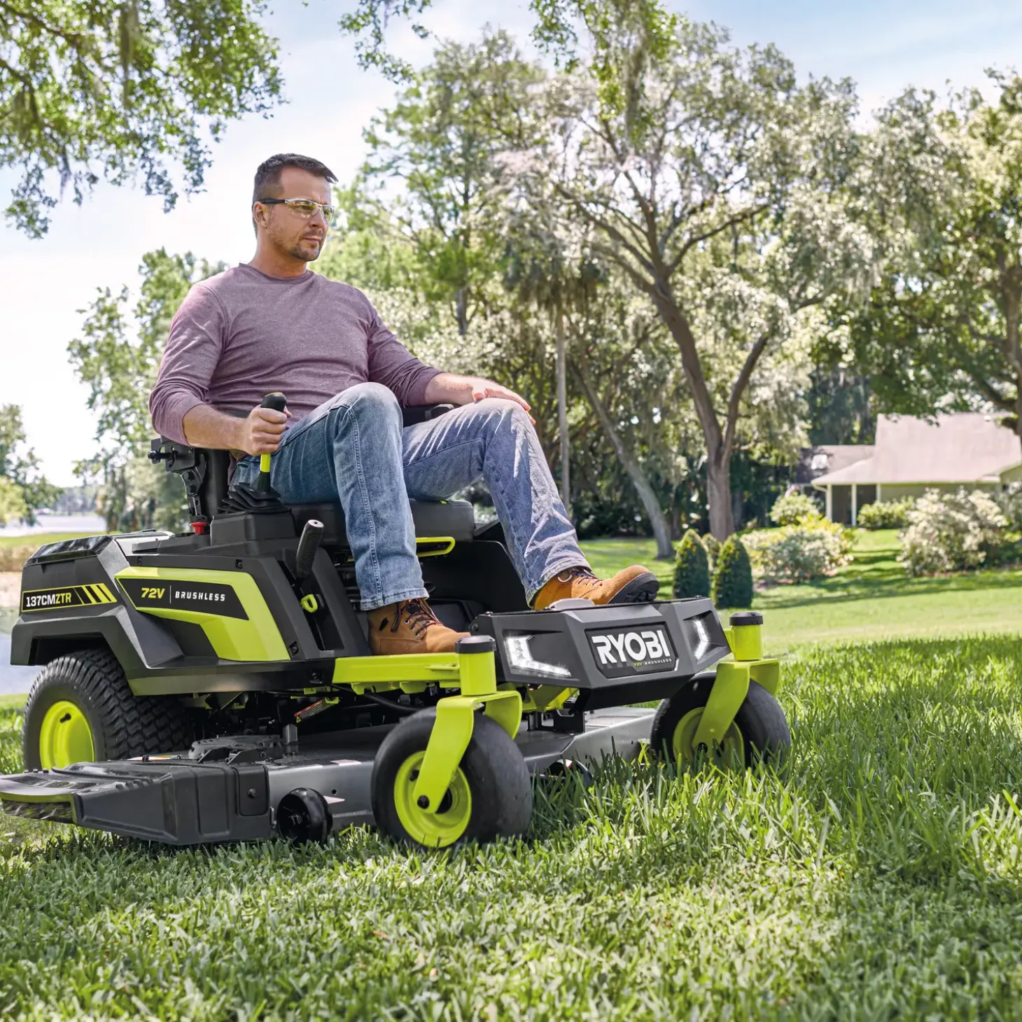 Ryobi RY72ZTRX107-210 72V 137 cm zero turn plæneklipper 3x10 Ah batt.