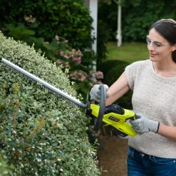 Ryobi 18V ONE+ græstrimmer og hækkeklipper m/1 stk. 2,0 Ah batteri og lader (RHT1845LT25M20)