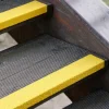 Skridsikker trappe kant grov 70x30x600 mm gul