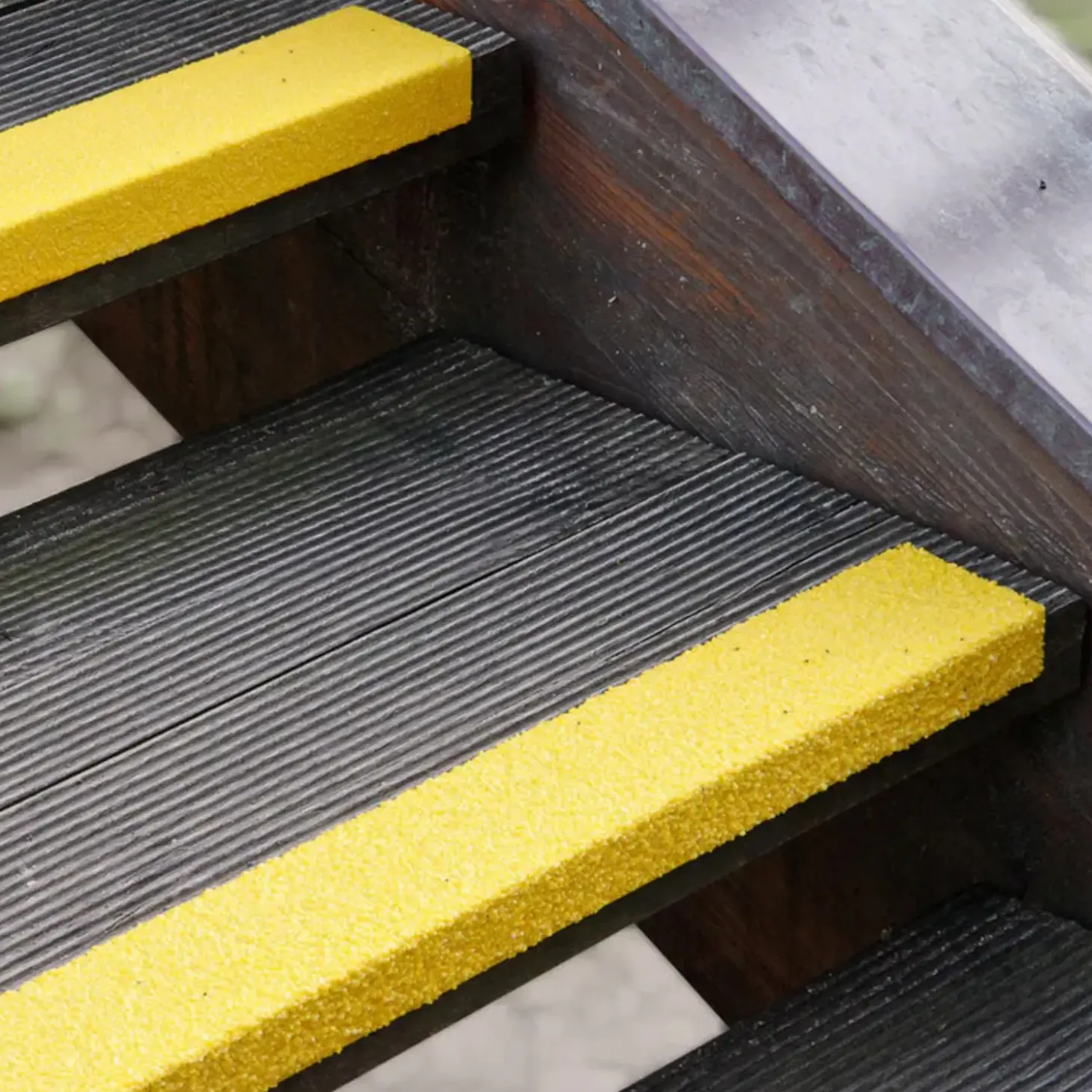 Skridsikker trappe kant grov 70x30x600 mm gul