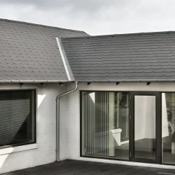 Swisspearl skifer afstudsede hj. 300 x 600 mm sortblå