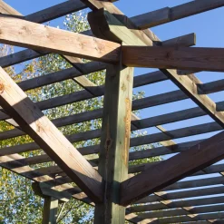 Tømmer høvlede stolper trykimprægneret 70x70 mm x 2,4 m